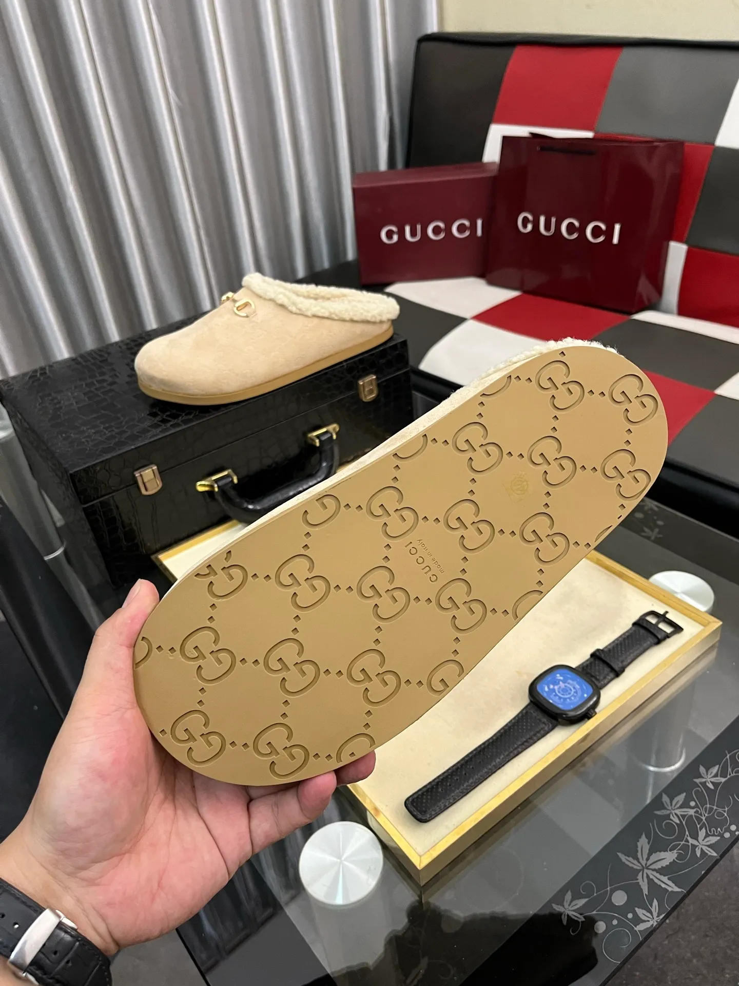 Men's shoes 💰400⌚️⌚️Gucci plush slippers GUCCI. Gucci women's real hair half-slippers Italian top cowhide Imported top quality leather water-dyed cowhide lining Original bronze gold horsebit Italian cowhide outsole Size: 35−442️⃣Colors available